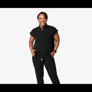 Figs Oversized Rafaela scrub top in Black